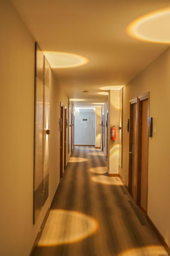 Front One King Hotel Tuban Tuban  Екстериор снимка