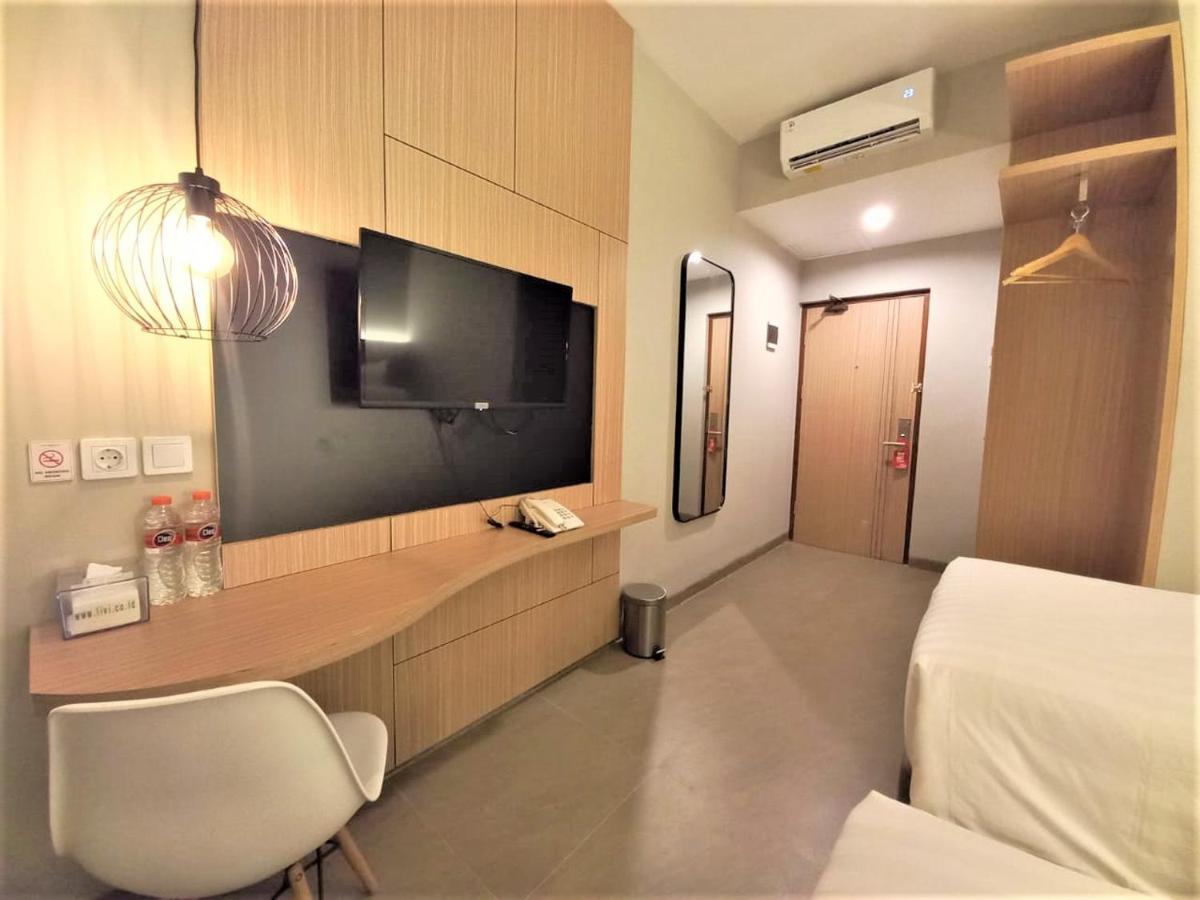 Front One King Hotel Tuban Tuban  Екстериор снимка