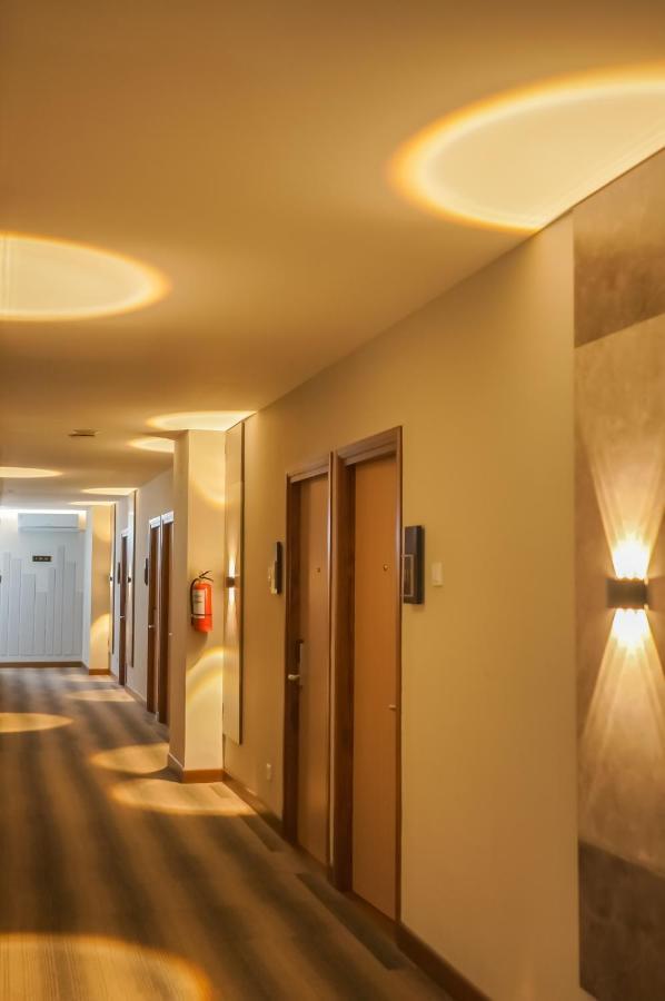 Front One King Hotel Tuban Tuban  Екстериор снимка