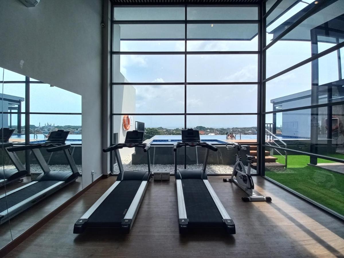 Front One King Hotel Tuban Tuban  Екстериор снимка