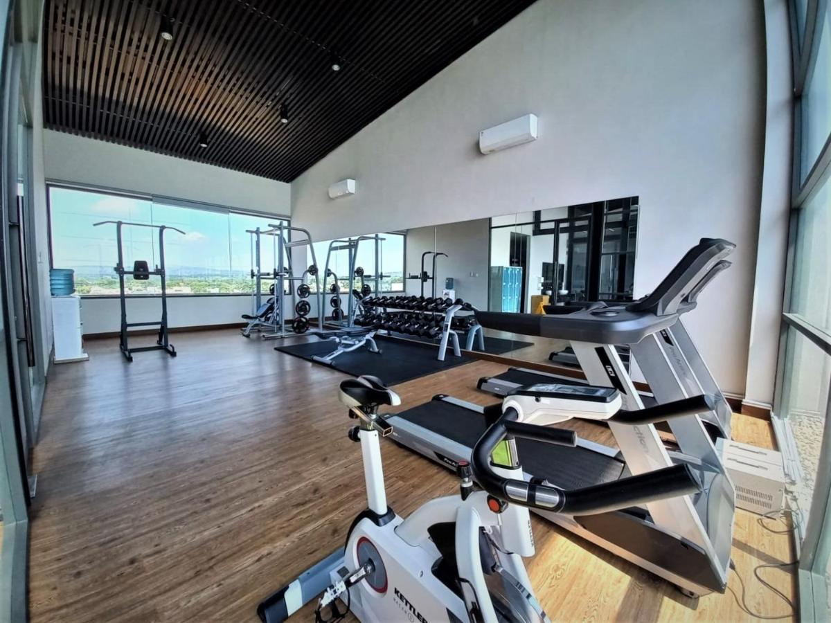 Front One King Hotel Tuban Tuban  Екстериор снимка