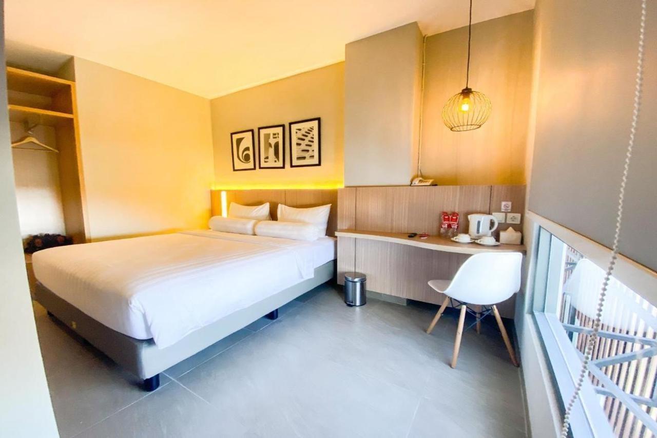 Front One King Hotel Tuban Tuban  Екстериор снимка