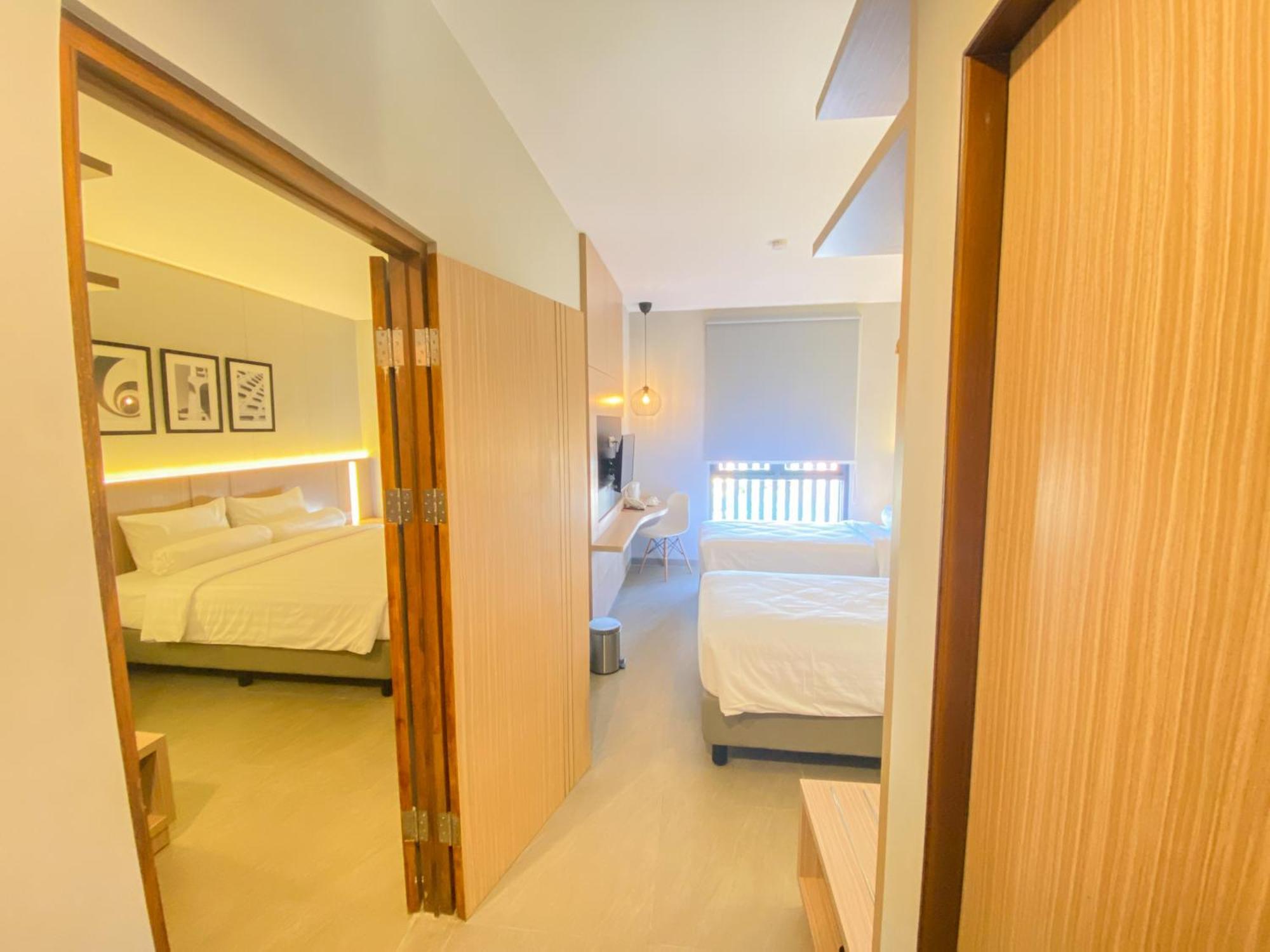 Front One King Hotel Tuban Tuban  Екстериор снимка