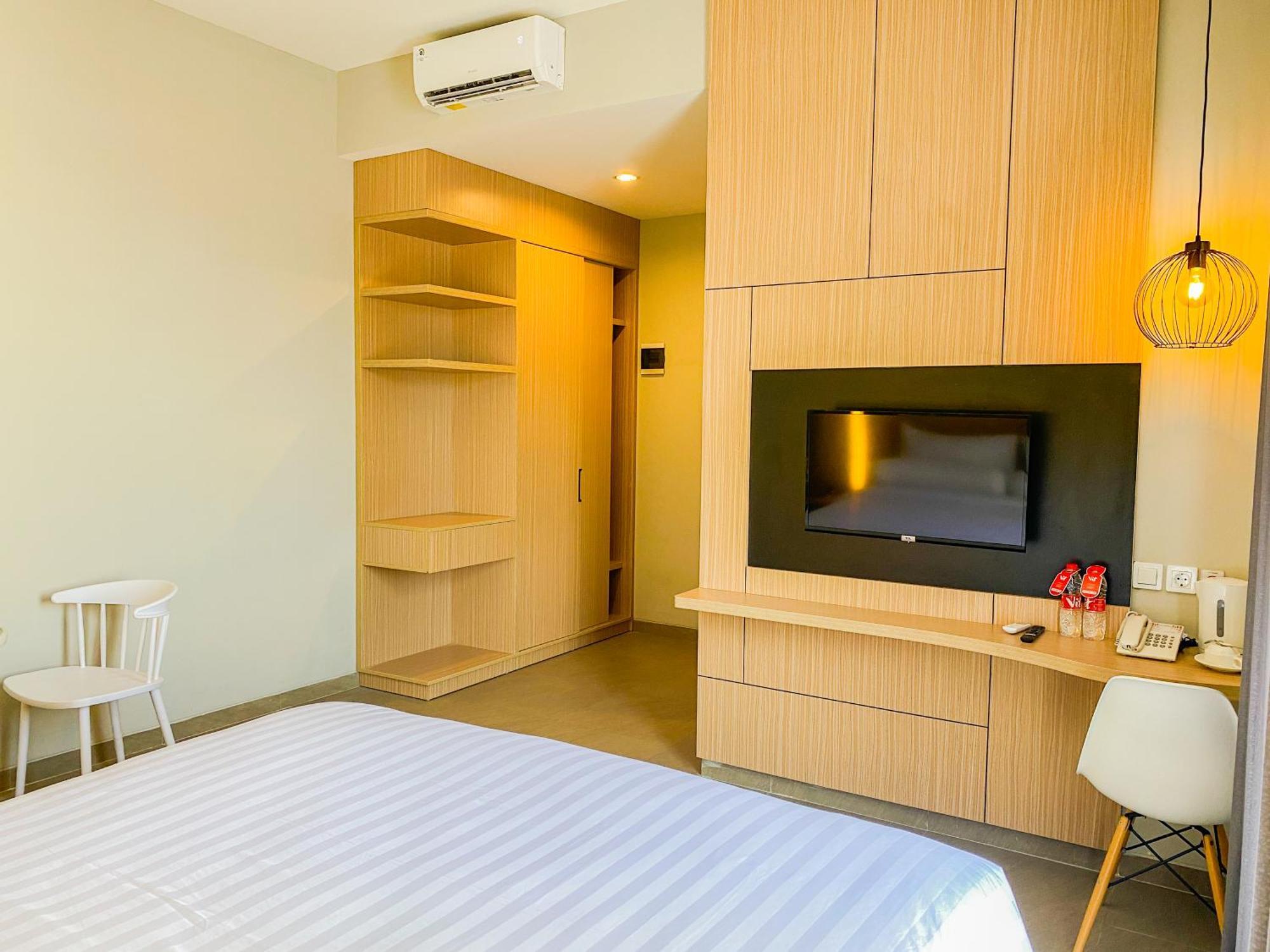 Front One King Hotel Tuban Tuban  Екстериор снимка
